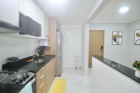 Cozinha de apartamento para alugar com 3 quartos, 89m² em Vila Alzira, Guarujá