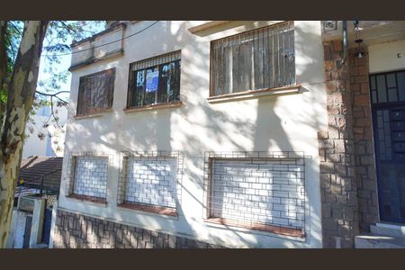 Fachada e placa de apartamento para alugar com 3 quartos, 80m² em Petrópolis, Porto Alegre