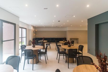 Apartamento para alugar com 50m², 2 quartos e 1 vaga Apartamento para alugar com 50m², 2 quartos e 1 vagaÁrea comum - Salão de festas
