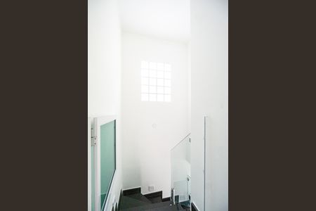 Casa de condomínio à venda com 118m², 3 quartos e 4 vagas Casa de condomínio à venda com 118m², 3 quartos e 4 vagasHall da escada