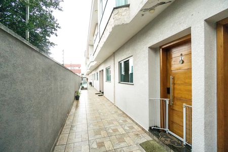 Casa de condomínio à venda com 118m², 3 quartos e 4 vagas Casa de condomínio à venda com 118m², 3 quartos e 4 vagasCorredor externo