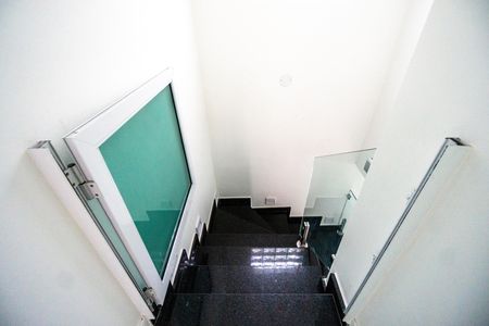 Casa de condomínio à venda com 118m², 3 quartos e 4 vagas Casa de condomínio à venda com 118m², 3 quartos e 4 vagasEscada