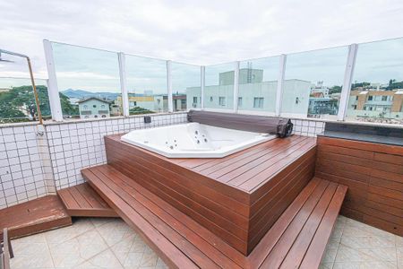 Apartamento à venda com 180m², 3 quartos e 2 vagas Apartamento à venda com 180m², 3 quartos e 2 vagasArea gourmet/ cobertura