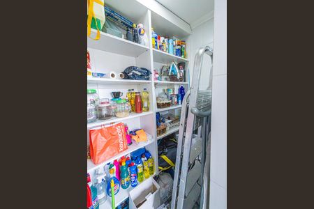 Apartamento à venda com 180m², 3 quartos e 2 vagas Apartamento à venda com 180m², 3 quartos e 2 vagasDispensa
