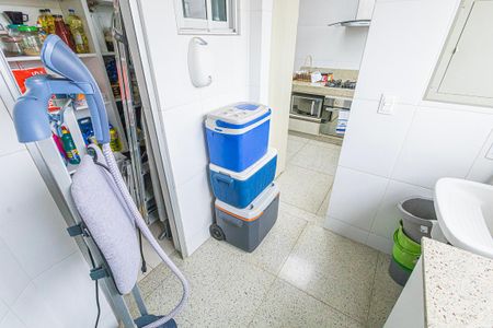 Apartamento à venda com 180m², 3 quartos e 2 vagas Apartamento à venda com 180m², 3 quartos e 2 vagasArea de serviço