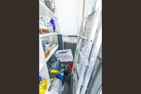 Apartamento à venda com 180m², 3 quartos e 2 vagas Apartamento à venda com 180m², 3 quartos e 2 vagasDispensa