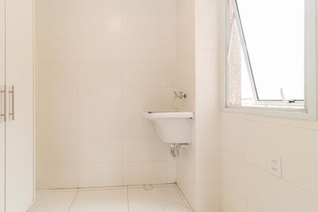 Apartamento para alugar com 47m², 2 quartos e 1 vaga Apartamento para alugar com 47m², 2 quartos e 1 vagaCozinha e Área de Serviço