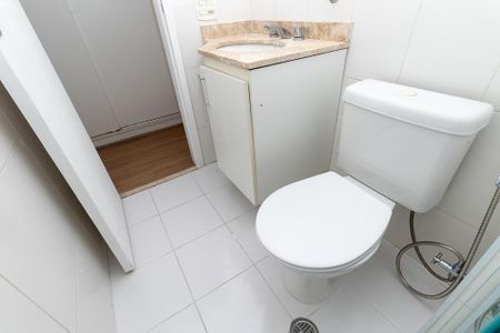 Apartamento à venda com 67m², 2 quartos e 1 vaga Apartamento à venda com 67m², 2 quartos e 1 vagaBanheiro da Suíte