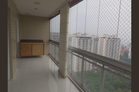 Apartamento para alugar com 220m², 4 quartos e 2 vagas Apartamento para alugar com 220m², 4 quartos e 2 vagasVaranda