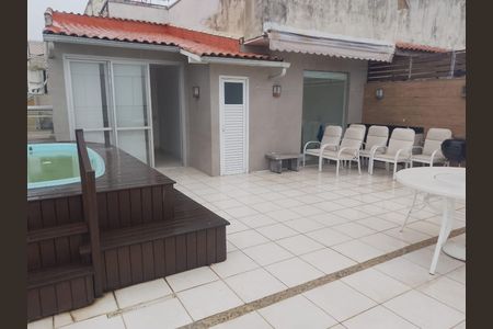 Apartamento para alugar com 220m², 4 quartos e 2 vagas Apartamento para alugar com 220m², 4 quartos e 2 vagasPiscina