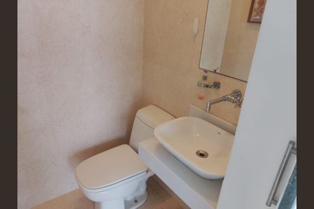 Apartamento para alugar com 220m², 4 quartos e 2 vagas Apartamento para alugar com 220m², 4 quartos e 2 vagasBanheiro