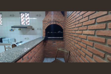 Casa à venda com 160m², 4 quartos e 3 vagas Casa à venda com 160m², 4 quartos e 3 vagasÁrea comum - Churrasqueira