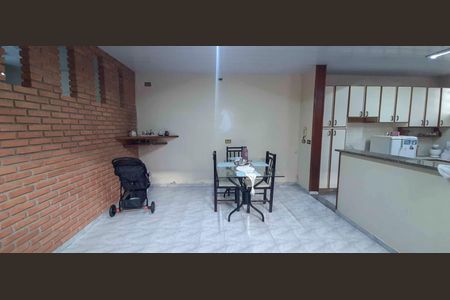 Casa à venda com 160m², 4 quartos e 3 vagas Casa à venda com 160m², 4 quartos e 3 vagasCozinha