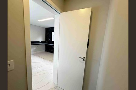 Casa de condomínio à venda com 250m², 3 quartos e 4 vagas Casa de condomínio à venda com 250m², 3 quartos e 4 vagasDespensa