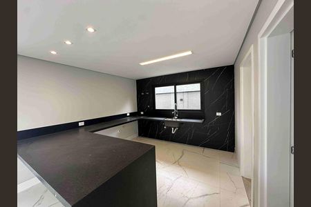 Casa de condomínio à venda com 250m², 3 quartos e 4 vagas Casa de condomínio à venda com 250m², 3 quartos e 4 vagasCozinha