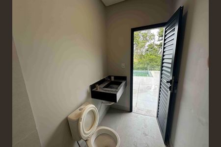 Casa de condomínio à venda com 250m², 3 quartos e 4 vagas Casa de condomínio à venda com 250m², 3 quartos e 4 vagasBanheiro externo