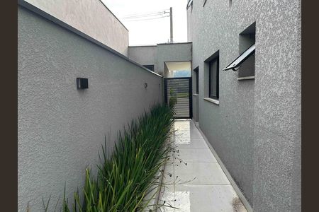 Corredor Lateral de casa de condomínio à venda com 3 quartos, 250m² em Sítio do Rosário, Barueri