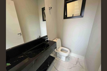 Casa de condomínio à venda com 250m², 3 quartos e 4 vagas Casa de condomínio à venda com 250m², 3 quartos e 4 vagasLavabo - piso inferior