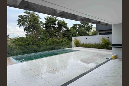 Casa de condomínio à venda com 250m², 3 quartos e 4 vagas Casa de condomínio à venda com 250m², 3 quartos e 4 vagasPiscina
