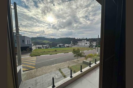 Casa de condomínio à venda com 250m², 3 quartos e 4 vagas Casa de condomínio à venda com 250m², 3 quartos e 4 vagasSuite3 - Vista para rua