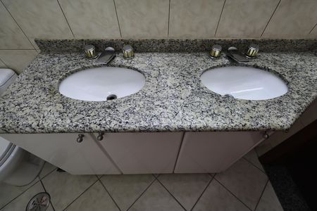 Apartamento à venda com 107m², 3 quartos e 3 vagas Apartamento à venda com 107m², 3 quartos e 3 vagasBanheiro