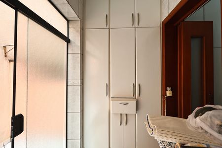 Apartamento à venda com 107m², 3 quartos e 3 vagas Apartamento à venda com 107m², 3 quartos e 3 vagasLavanderia