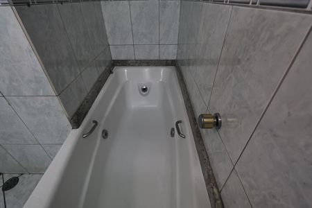 Apartamento à venda com 107m², 3 quartos e 3 vagas Apartamento à venda com 107m², 3 quartos e 3 vagasBanheiro da suíte