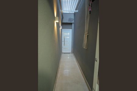 Casa à venda com 150m², 2 quartos e 2 vagasCorredor lateral 