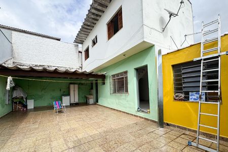 Casa à venda com 2700m², 4 quartos e 2 vagas Casa à venda com 2700m², 4 quartos e 2 vagasÁrea de Serviço