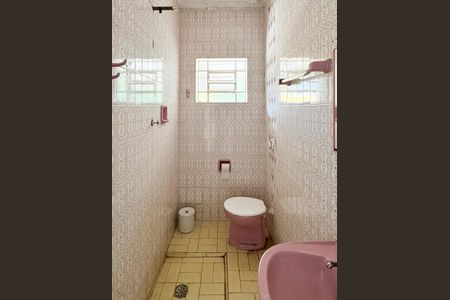 Casa à venda com 2700m², 4 quartos e 2 vagas Casa à venda com 2700m², 4 quartos e 2 vagasBanheiro Social 1 - Casa 2
