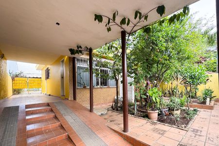 Casa à venda com 2700m², 4 quartos e 2 vagas Casa à venda com 2700m², 4 quartos e 2 vagasÁrea externa