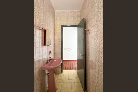 Casa à venda com 2700m², 4 quartos e 2 vagas Casa à venda com 2700m², 4 quartos e 2 vagasBanheiro Social 1 - Casa 2