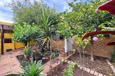 Casa à venda com 2700m², 4 quartos e 2 vagas Casa à venda com 2700m², 4 quartos e 2 vagasÁrea externa
