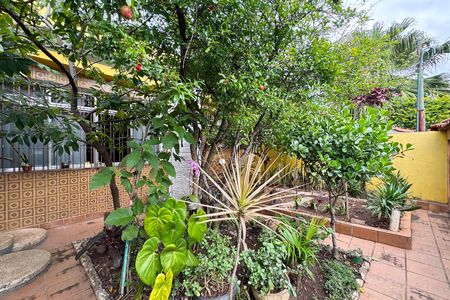 Casa à venda com 2700m², 4 quartos e 2 vagas Casa à venda com 2700m², 4 quartos e 2 vagasÁrea externa