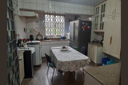 Casa para alugar com 200m², 3 quartos e 3 vagas Casa para alugar com 200m², 3 quartos e 3 vagasCozinha