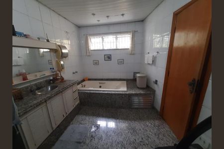 Casa para alugar com 200m², 3 quartos e 3 vagas Casa para alugar com 200m², 3 quartos e 3 vagasBanheiro
