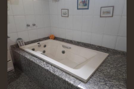 Casa para alugar com 200m², 3 quartos e 3 vagas Casa para alugar com 200m², 3 quartos e 3 vagasBanheiro