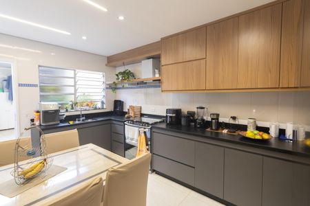 Casa à venda com 140m², 2 quartos e 2 vagas Casa à venda com 140m², 2 quartos e 2 vagasCozinha