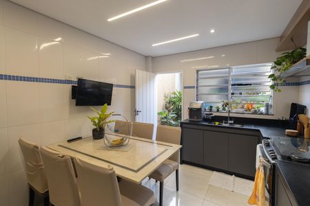 Casa à venda com 140m², 2 quartos e 2 vagas Casa à venda com 140m², 2 quartos e 2 vagasCozinha