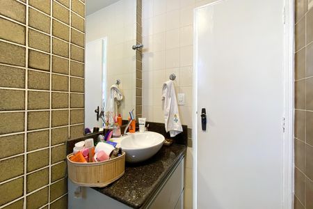 Apartamento à venda com 200m², 3 quartos e 2 vagas Apartamento à venda com 200m², 3 quartos e 2 vagasBanheiro
