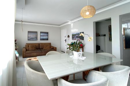 Apartamento à venda com 200m², 3 quartos e 2 vagas Apartamento à venda com 200m², 3 quartos e 2 vagasSala de Jantar