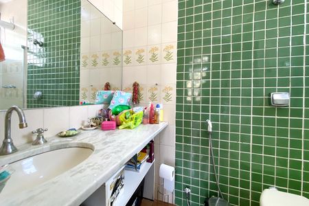 Apartamento à venda com 200m², 3 quartos e 2 vagas Apartamento à venda com 200m², 3 quartos e 2 vagasBanheiro da Suíte