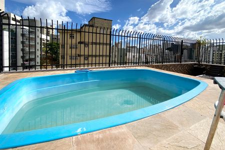 Apartamento à venda com 200m², 3 quartos e 2 vagas Apartamento à venda com 200m², 3 quartos e 2 vagasPiscina