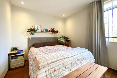 Apartamento à venda com 200m², 3 quartos e 2 vagas Apartamento à venda com 200m², 3 quartos e 2 vagasSuite