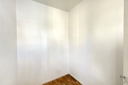 Apartamento à venda com 200m², 3 quartos e 2 vagas Apartamento à venda com 200m², 3 quartos e 2 vagasQuarto de Serviço
