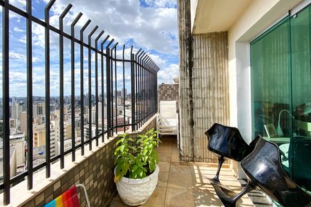 Apartamento à venda com 200m², 3 quartos e 2 vagas Apartamento à venda com 200m², 3 quartos e 2 vagasCobertura