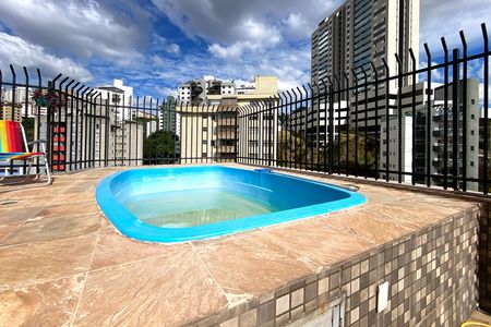 Apartamento à venda com 200m², 3 quartos e 2 vagas Apartamento à venda com 200m², 3 quartos e 2 vagasPiscina