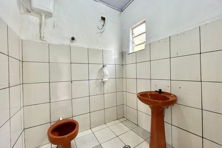 Banheiro de casa para alugar com 1 quarto, 37m² em Vila Babilonia, São Paulo