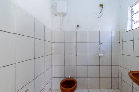 Banheiro  de casa para alugar com 1 quarto, 37m² em Vila Babilonia, São Paulo
