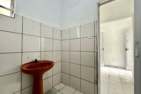 Banheiro de casa para alugar com 1 quarto, 37m² em Vila Babilonia, São Paulo